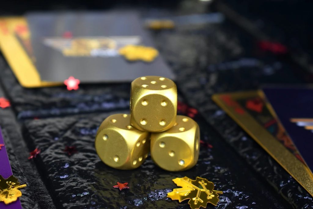 How to play poker online and win money in 2021?